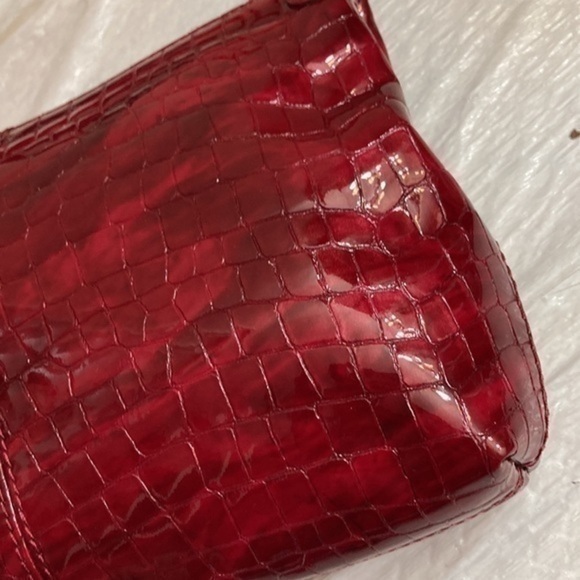 Brighton red shiny embossed leather messenger bag - Picture 5 of 14